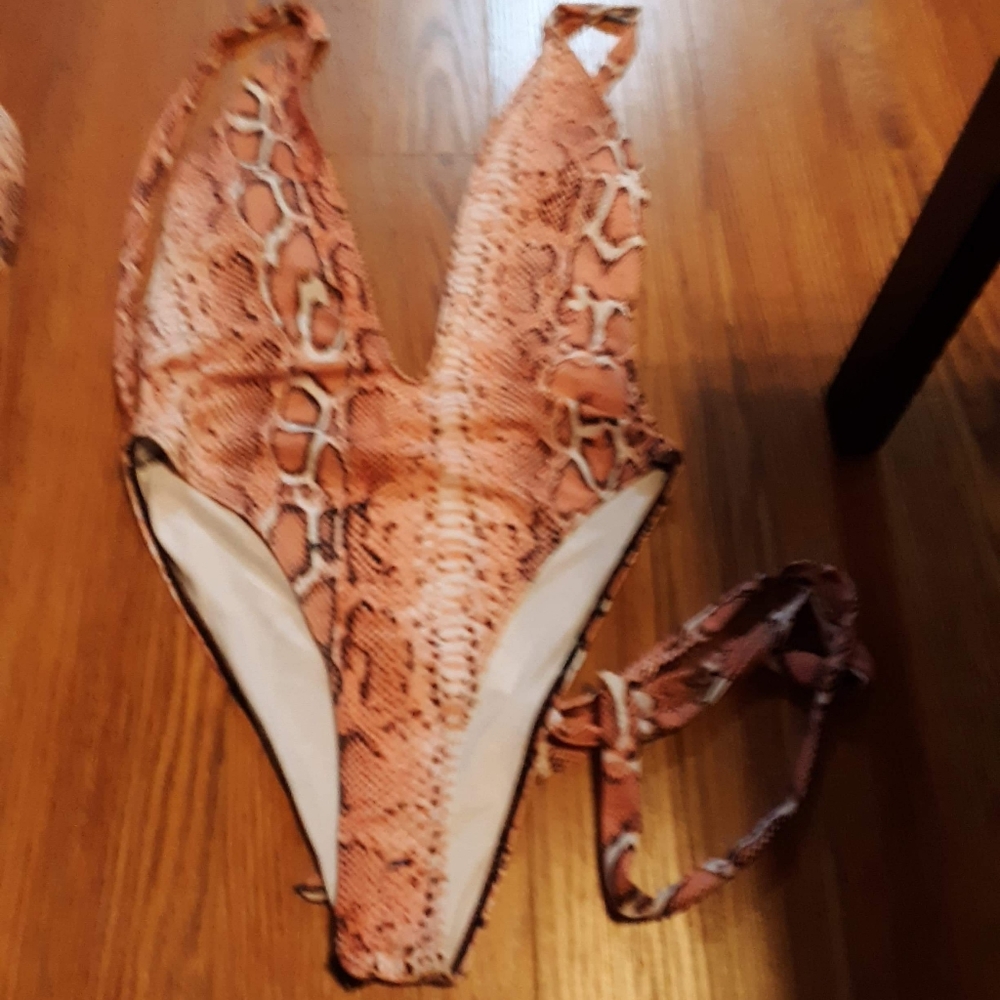 One piece womens swimwear